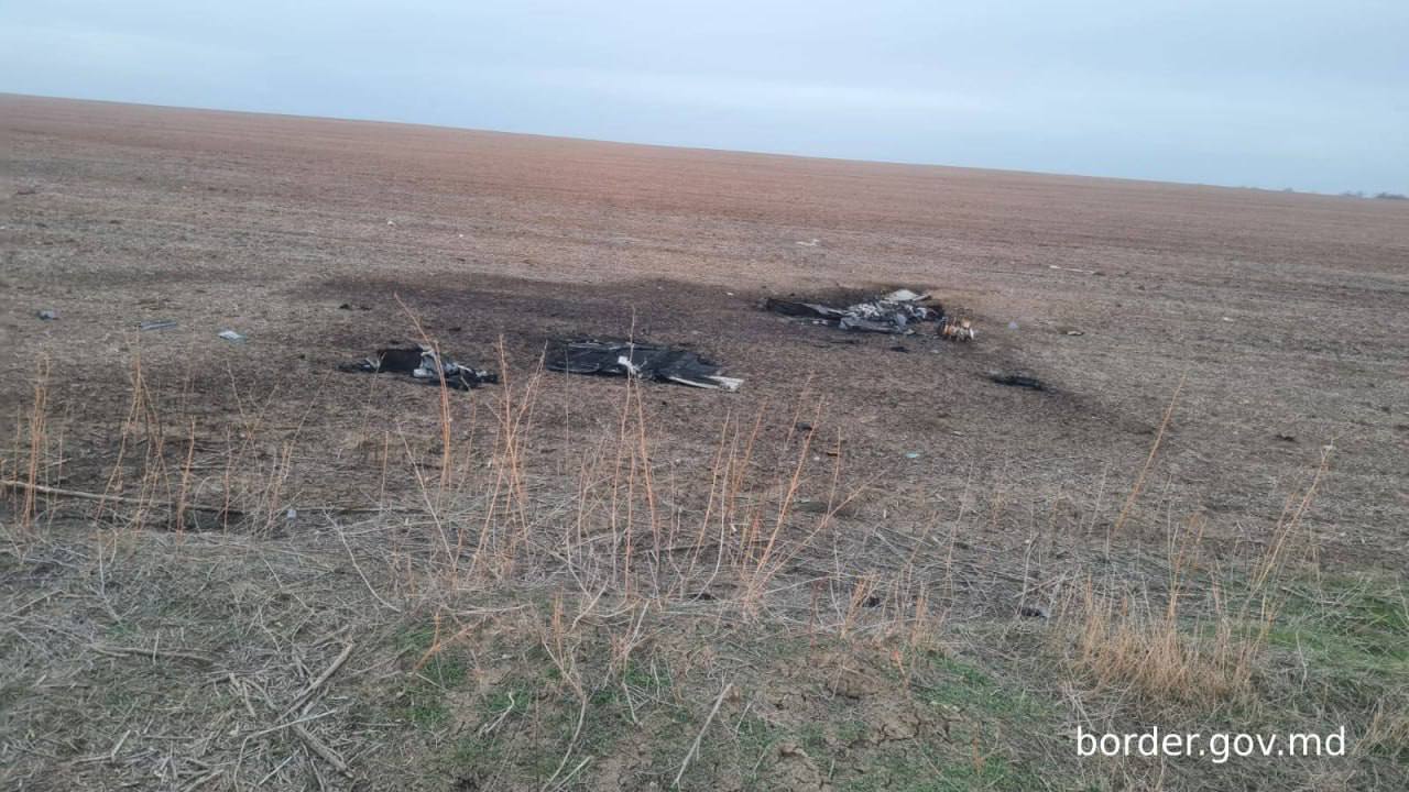 (ФОТО) В Гагаузии упали обломки беспилотника, сбитого украинской системой ПВО