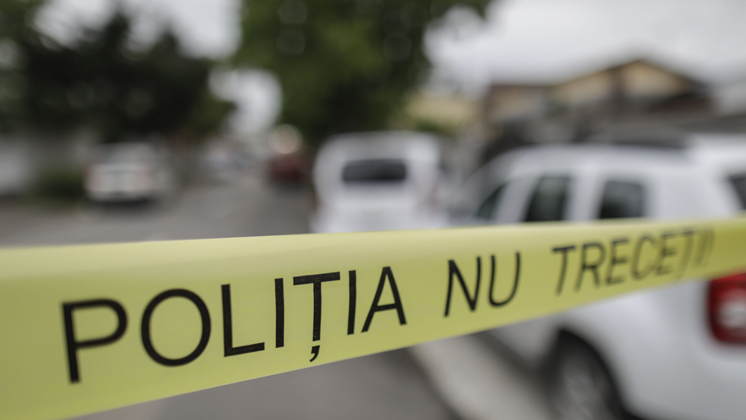 В Кишиневе двоих мужчин обнаружили мертвыми в автомобиле. Полиция проводит расследование