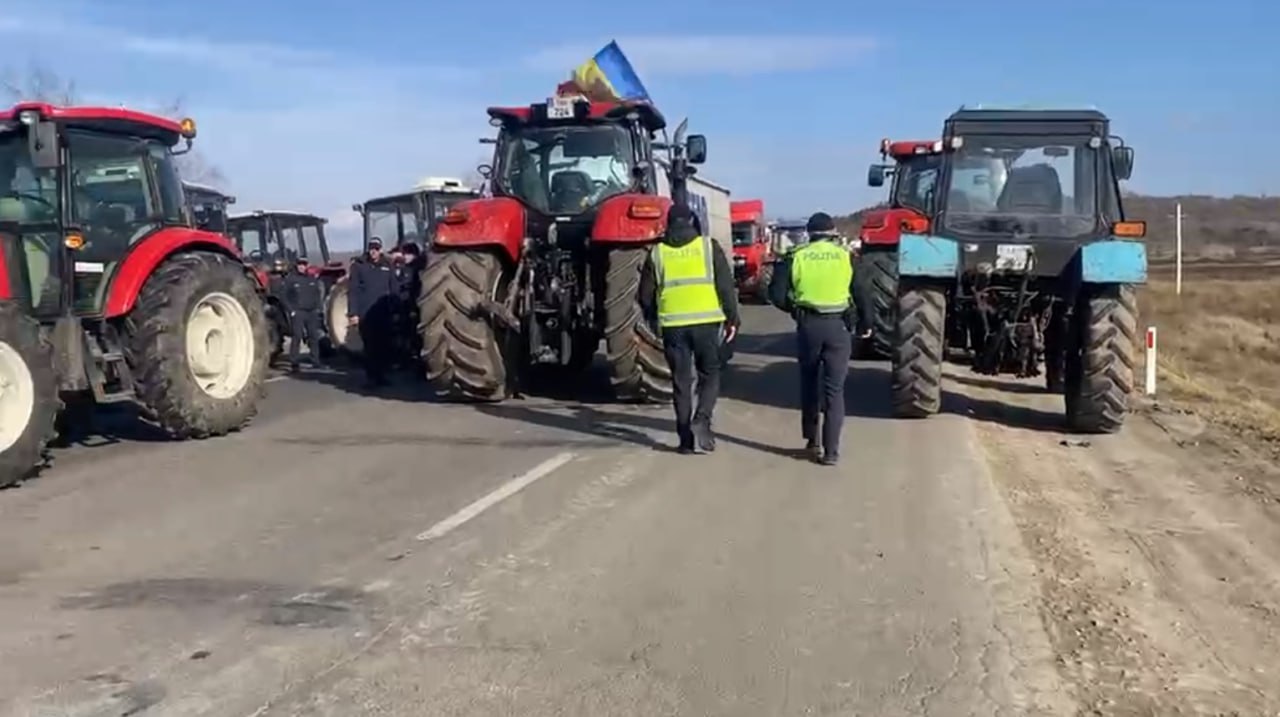 Протестующие фермеры заблокировали КПП Леушены. Свежие кадры прямо с таможни