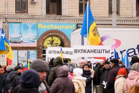 Массовые протесты в Кишиневе: люди перекрыли дороги и требуют отставки власти