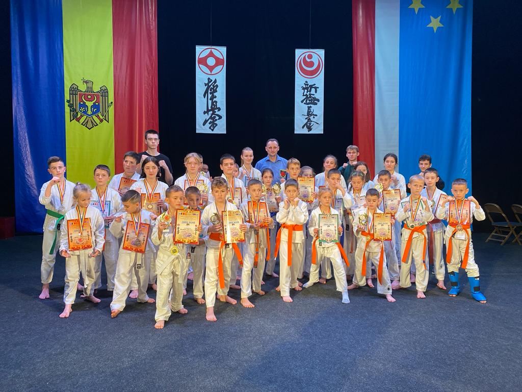 30 призовых мест заняли каратисты Чадыр-Лунги на турнире «Белый самурай»