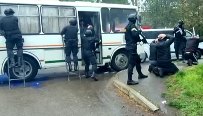 Спецназ МВД снял на видео свои учения: стрельба, погоня и захват зданий