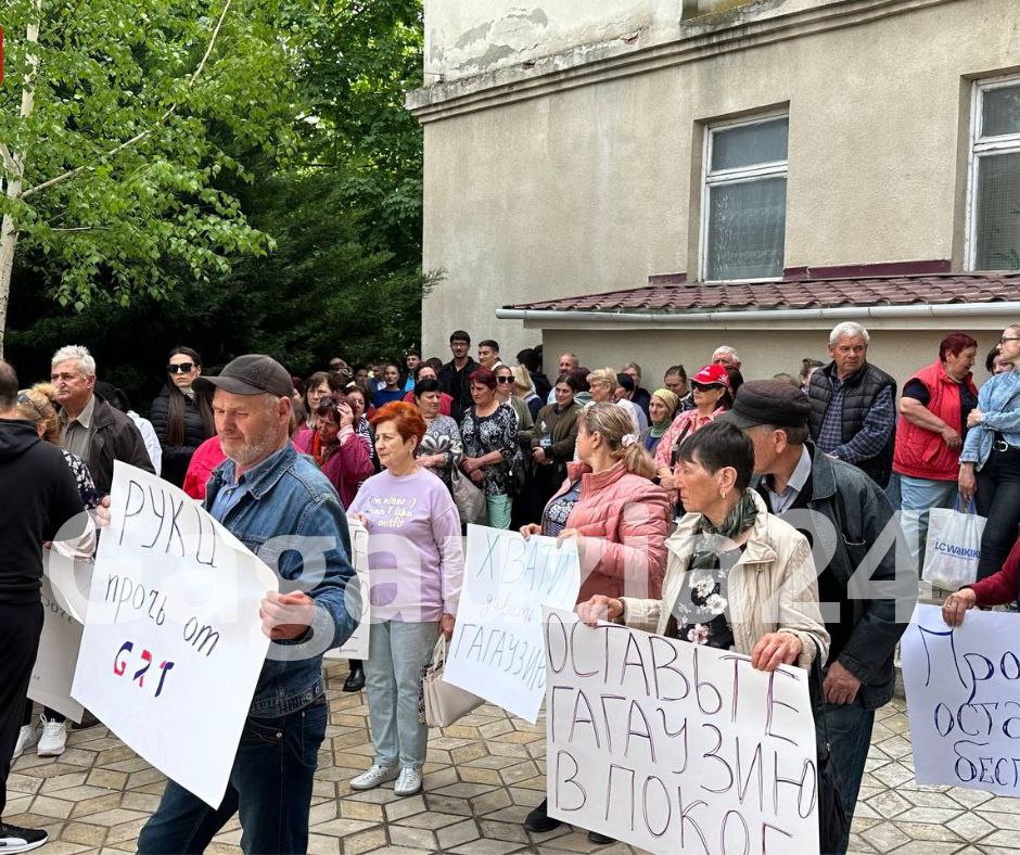 "Нас хотят сделать румынами". Жители Гагаузии вышли на митинг в защиту GRT