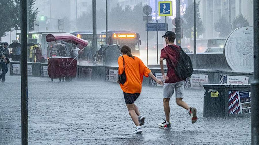 В Молдове продлили "желтый уровень" метеоопасности в связи ливнями и градом