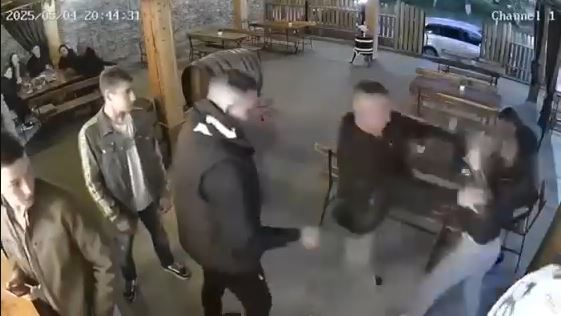 Шокирующий случай в Вулканештах: мужчина избил девушку в кафе