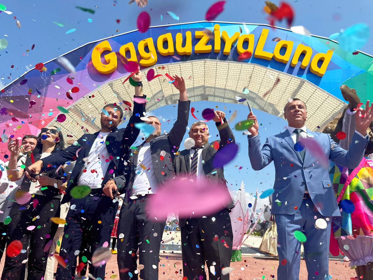 В GagauziyaLand открыли летний сезон – в парке отмечается День защиты детей